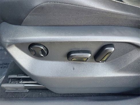 Used 2019 Volkswagen Tiguan SE w/ Panoramic Sunroof Package image 18