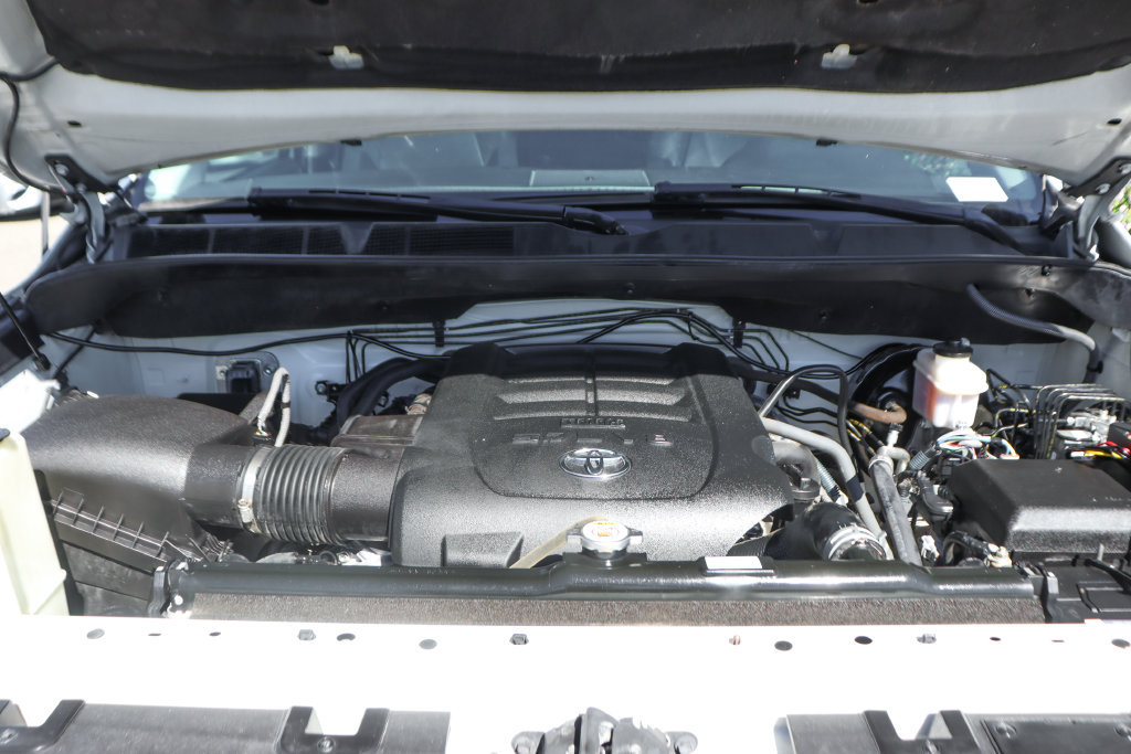 Used 2018 Toyota Tundra Limited w/ Limited Premium Package AWD/4WD image 11