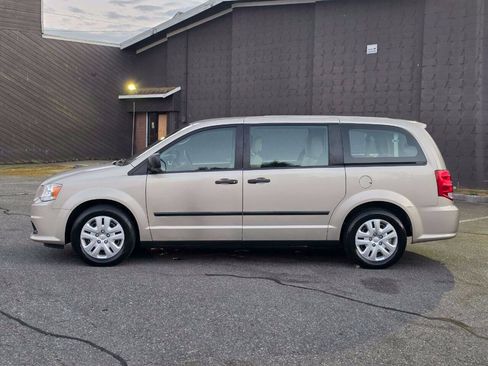 Used 2014 Dodge Grand Caravan American Value Package FWD image 4
