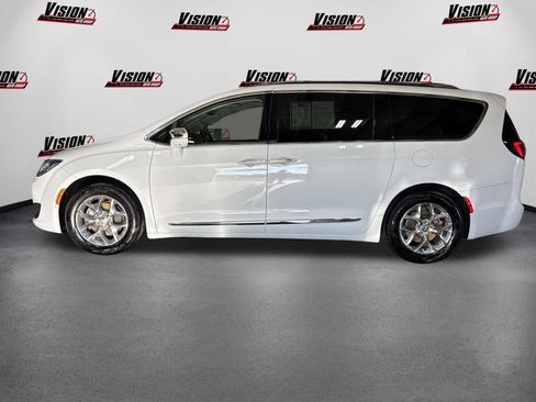 Used 2019 Chrysler Pacifica Limited FWD image 2