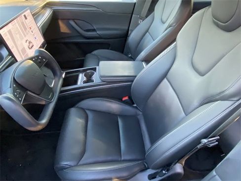 Used 2022 Tesla Model X Plaid image 9