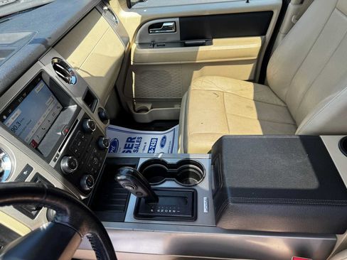 Used 2016 Ford Expedition XLT w/ Equipment Group 202A AWD/4WD image 4
