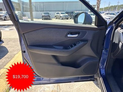 Used 2023 Nissan Rogue SV image 11