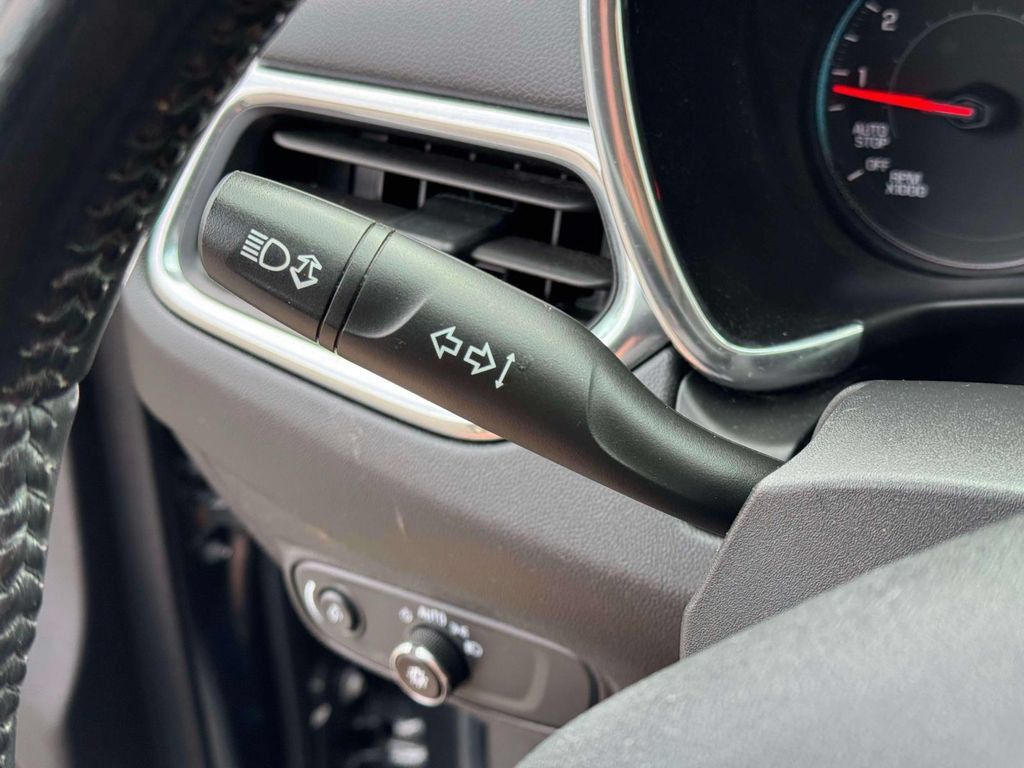 Used 2019 Chevrolet Equinox LT AWD/4WD image 22