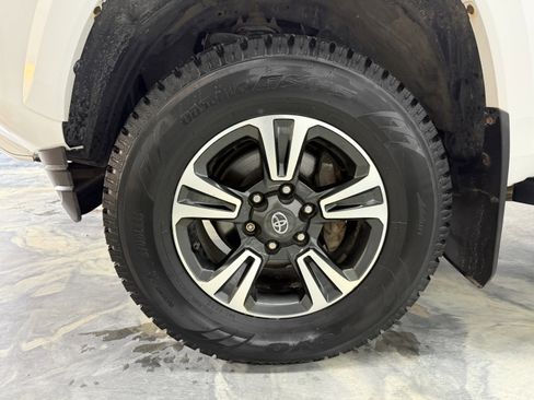 Used 2017 Toyota Tacoma TRD Off-Road image 27