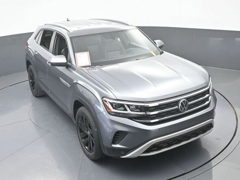 Used 2022 Volkswagen Atlas Cross Sport SE w/ Black Wheel Package image 57
