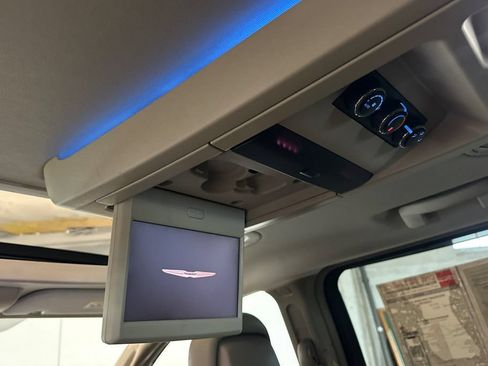 Used 2012 Chrysler Town & Country Limited w/ Luxury Group FWD image 15