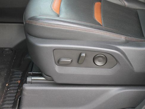 Used 2024 GMC Sierra 2500 AT4 AWD/4WD image 13