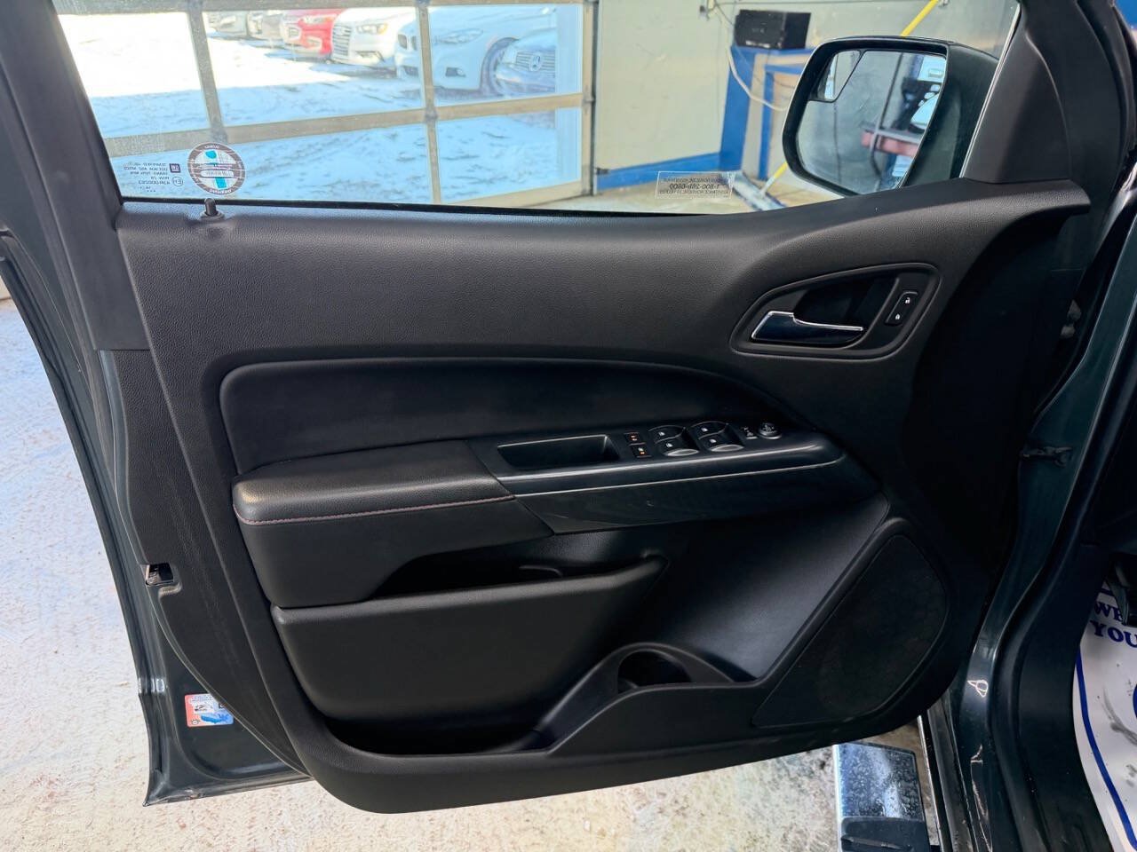 Used 2015 GMC Canyon SLE AWD/4WD image 17