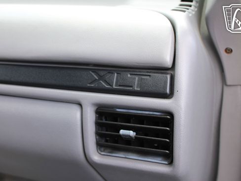 Used 1996 Ford F350 2WD SuperCab DRW image 2