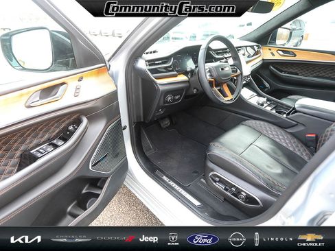 Used 2023 Jeep Grand Cherokee Summit image 11