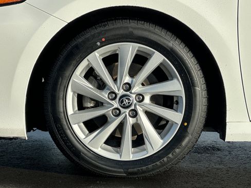 Used 2021 Toyota Camry LE image 33