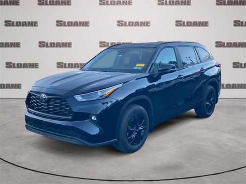 Used 2024 Toyota Highlander XLE image 1