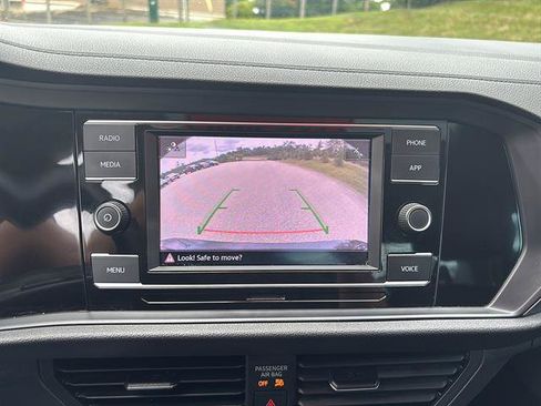 Used 2023 Volkswagen Jetta SE w/ Panoramic Sunroof Package FWD image 23