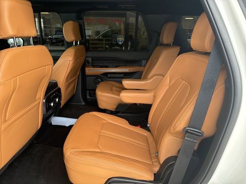 Certified 2022 Ford Expedition Platinum image 17
