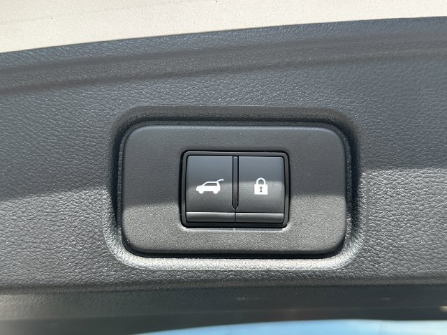 Certified 2025 Nissan Pathfinder Platinum FWD image 21