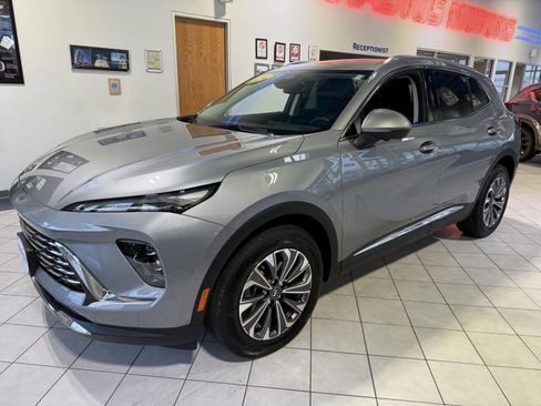 Used 2024 Buick Envision Preferred image 3