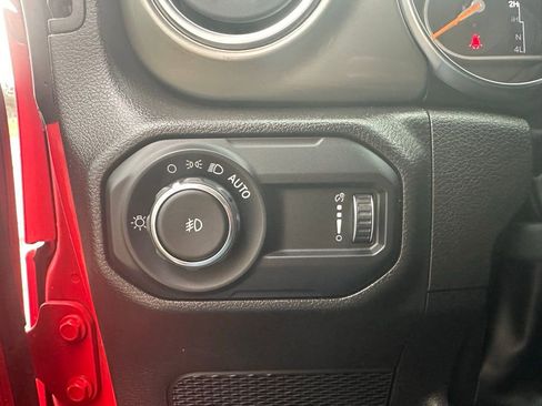 Used 2023 Jeep Wrangler Unlimited Sahara AWD/4WD image 31