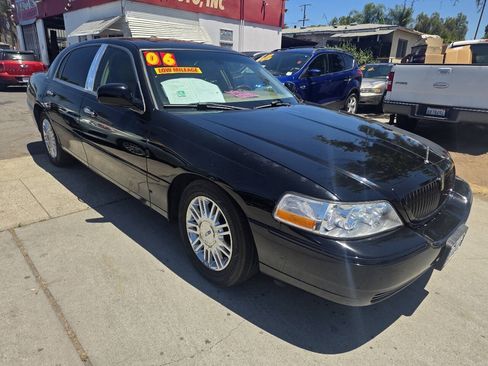 Used 2006 Lincoln Town Car Designer Series RWD image 7