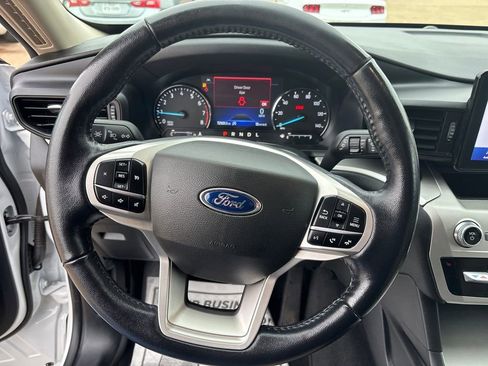 Used 2021 Ford Explorer XLT image 15