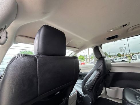 Used 2022 Chrysler Pacifica Touring-L FWD image 28