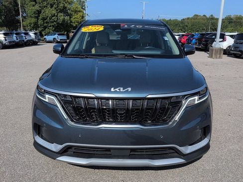 Used 2024 Kia Carnival EX FWD image 3