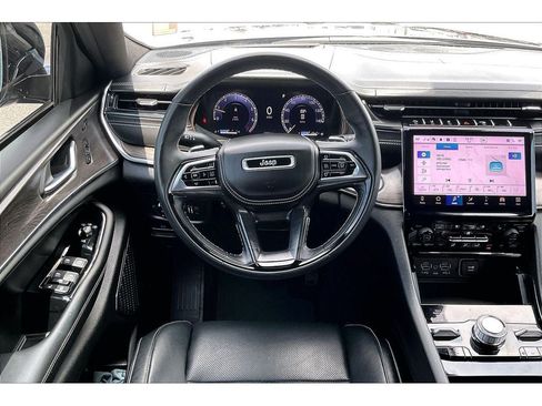 Used 2024 Jeep Grand Cherokee L Overland w/ Advanced Protech Group III AWD/4WD image 5