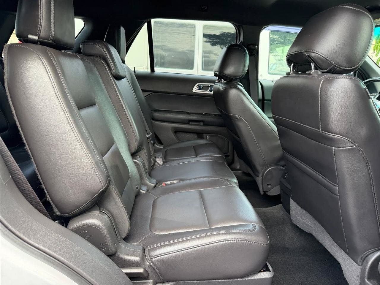 Used 2015 Ford Explorer XLT w/ Equipment Group 202B FWD image 33