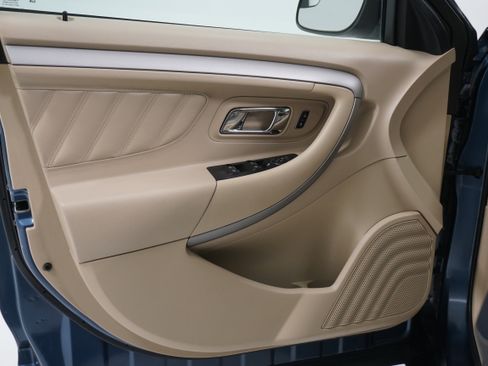 Used 2018 Ford Taurus SE image 12