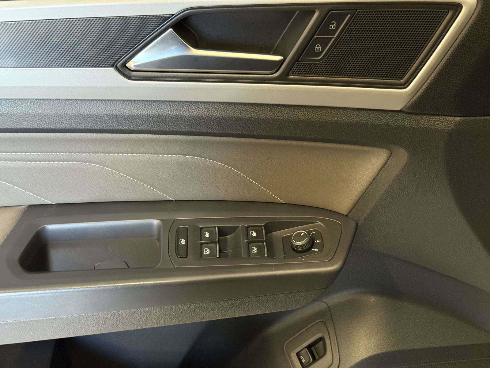 Used 2021 Volkswagen Atlas Cross Sport SEL FWD image 21