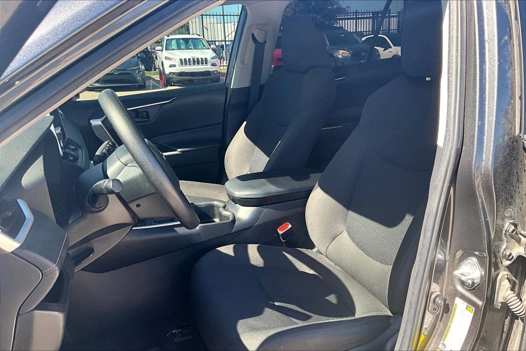 Used 2023 Toyota RAV4 LE FWD image 28