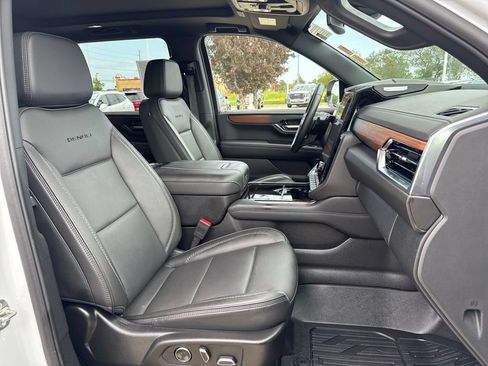 Used 2025 GMC Yukon XL Denali w/ Sun & Power Step Package AWD/4WD image 42