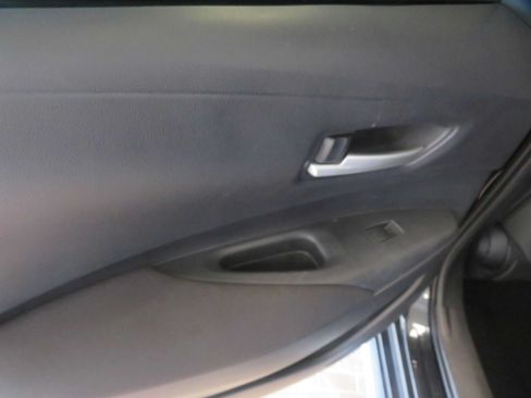 Used 2021 Toyota Corolla LE FWD image 18