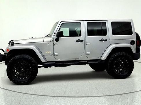 Used 2015 Jeep Wrangler Unlimited Sahara w/ Connectivity Group AWD/4WD image 8