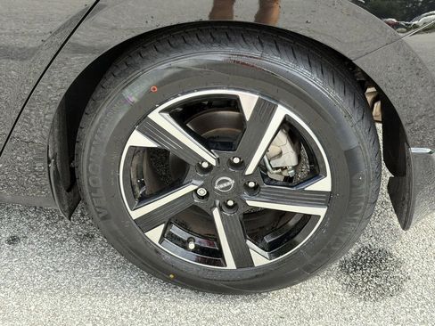 Used 2025 Nissan Sentra SV w/ All-Weather Package FWD image 30
