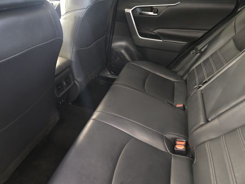 Used 2019 Toyota RAV4 XLE Premium w/ Cold Weather Package FWD image 31