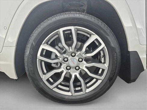 Used 2024 GMC Terrain Denali w/ Denali Premium Package AWD/4WD image 28