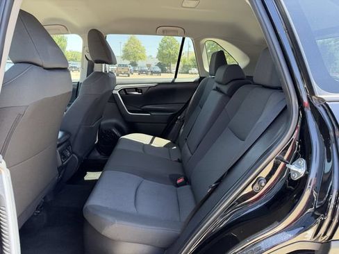 Used 2025 Toyota RAV4 XLE AWD/4WD image 26