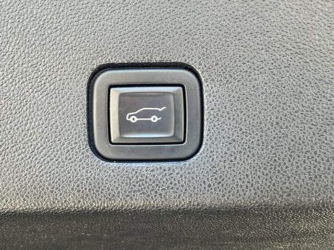 Used 2020 Cadillac XT6 Premium Luxury image 13