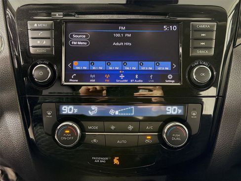 Used 2022 Nissan Rogue Sport SV w/ Technology Package AWD/4WD image 14