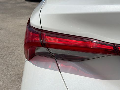 Used 2019 Toyota Avalon Limited FWD image 10