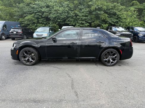 Used 2023 Chrysler 300 S w/ Comfort Group RWD image 7