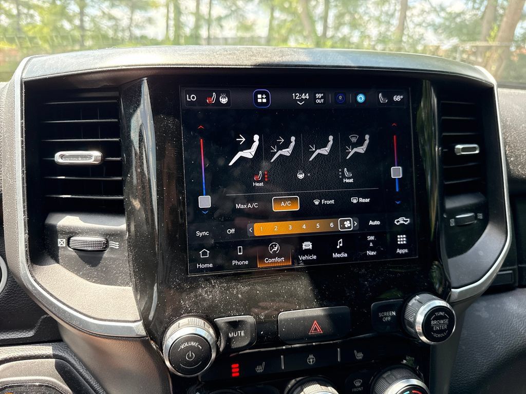 Used 2022 RAM 1500 Big Horn AWD/4WD image 16
