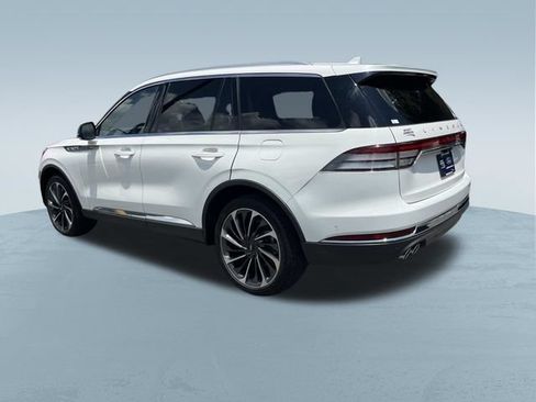 Used 2023 Lincoln Aviator Reserve w/ Equipment Group 201A AWD/4WD image 8