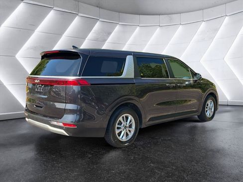 Used 2022 Kia Carnival LX FWD image 5