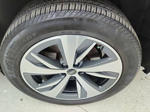 Used 2024 Audi Q8 e-tron Premium Plus w/ Premium Plus Package image 59