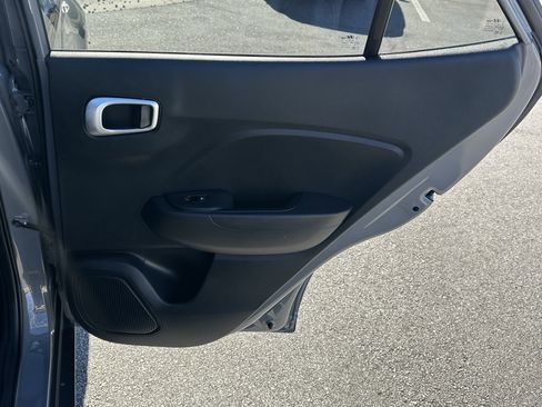 Used 2023 Hyundai Venue SEL image 18