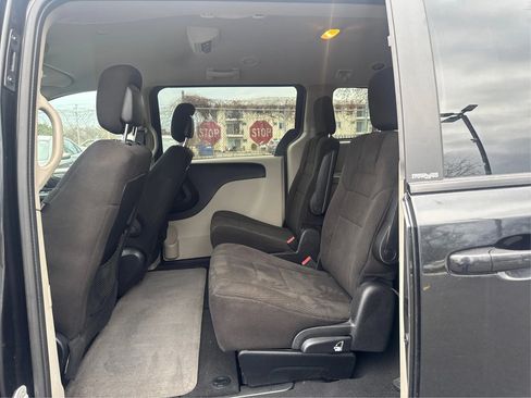 Used 2012 Dodge Grand Caravan SXT w/ UConnect Hands-Free Group FWD image 11