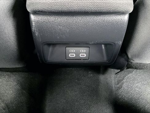 Used 2025 Toyota Corolla LE image 31