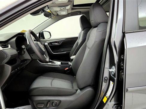 Used 2025 Toyota RAV4 XLE w/ Convenience Package image 22